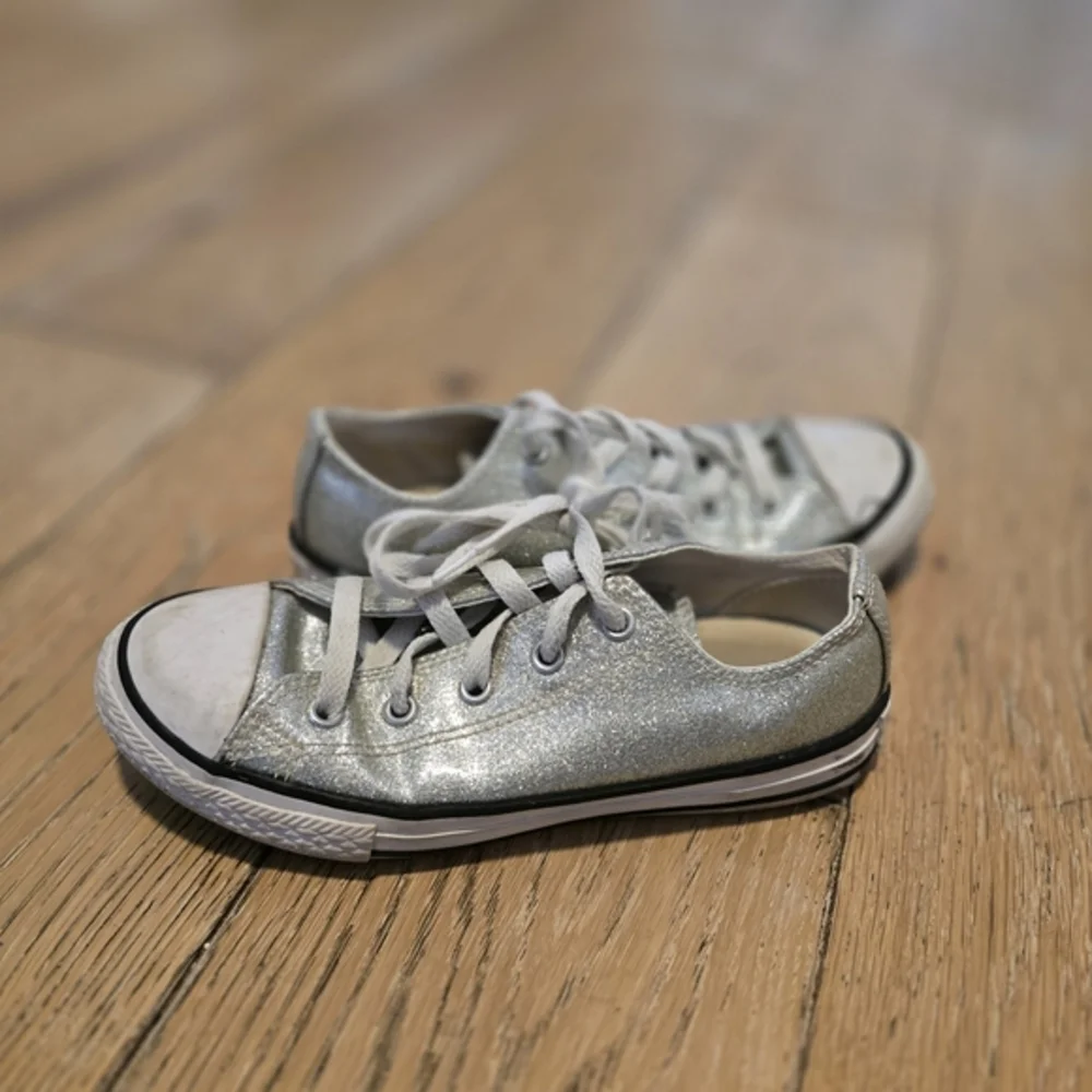 Converse shiny metallic